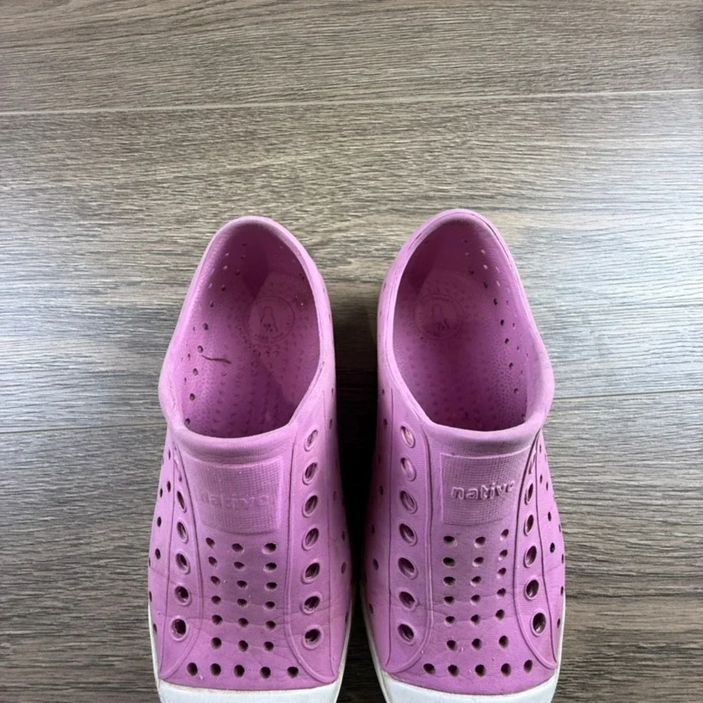 Native Jeffersons Girls Slip On Shoes EVA Pink Size 2 Outdoor Summer Water Shoe
